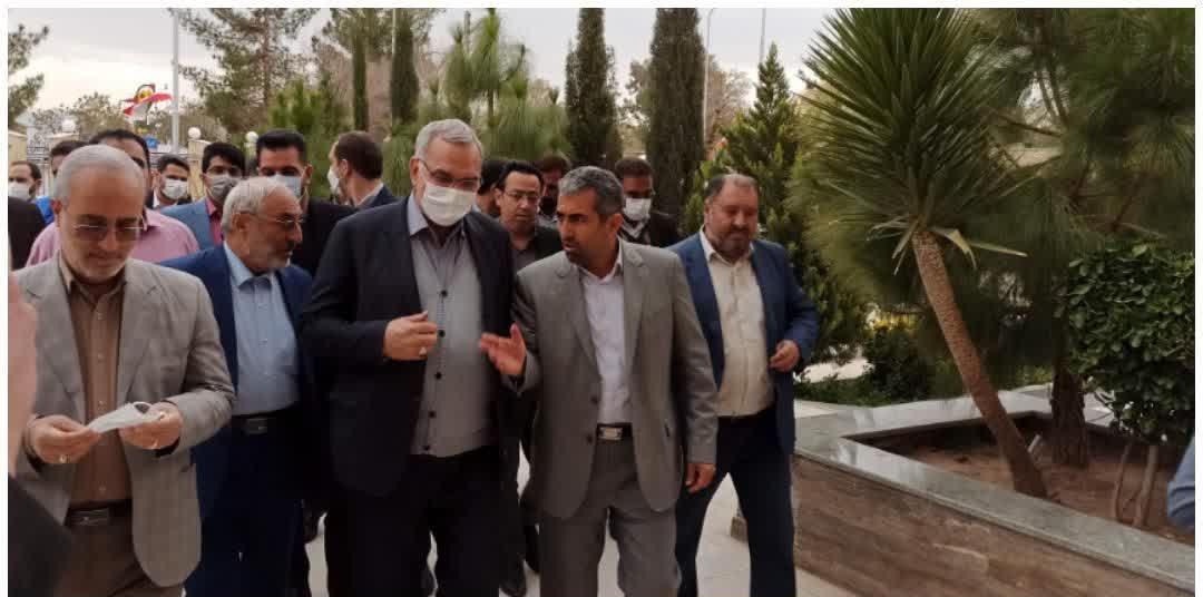 عیادت وزیر بهداشت از مصدومان حادثه بالگرد در کرمان